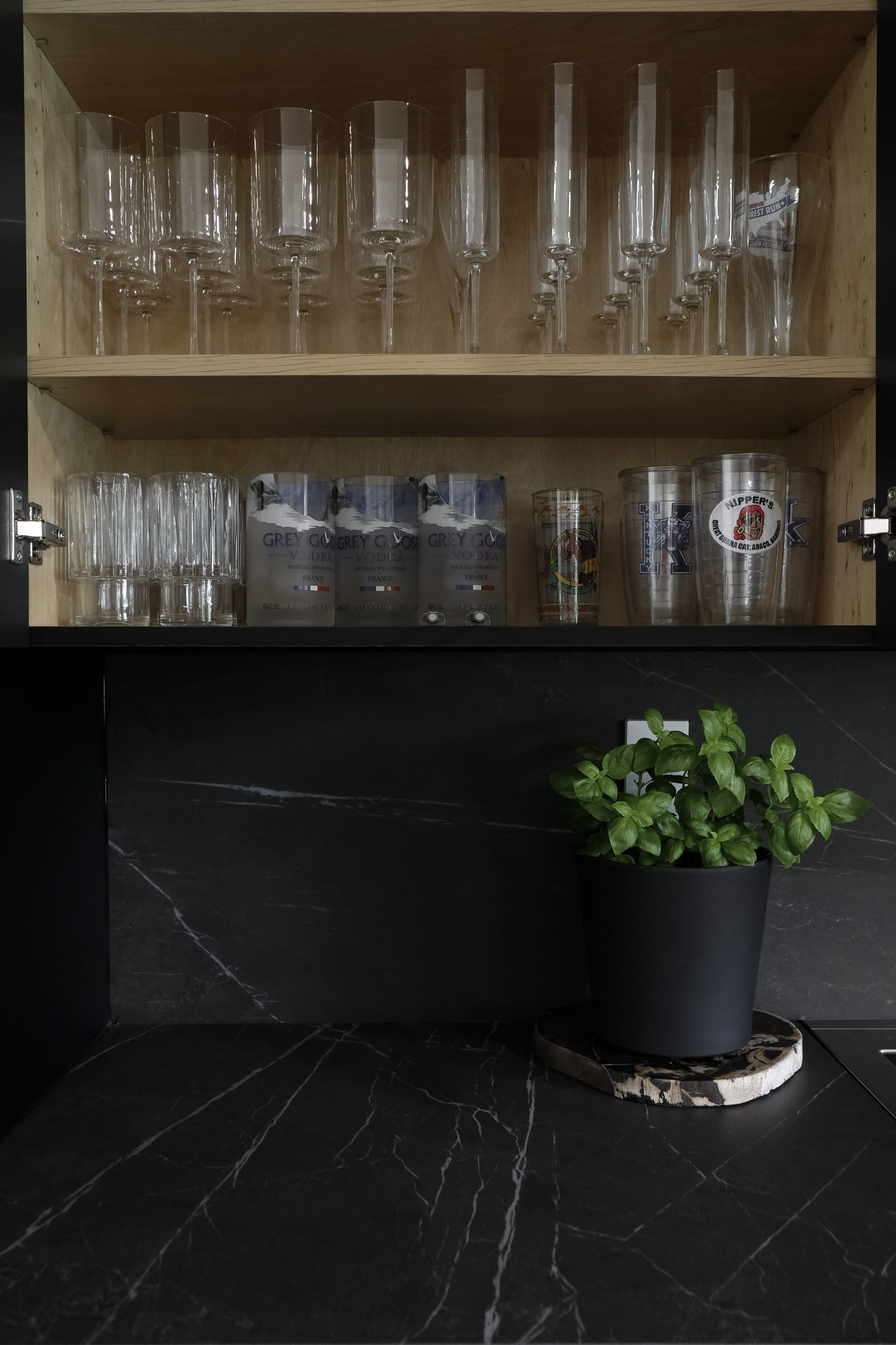 HOME SWEET RENO // OUR MODERN BLACK KITCHEN WITH SAPIENSTONE PORCELAIN — Me  and Mr. Jones