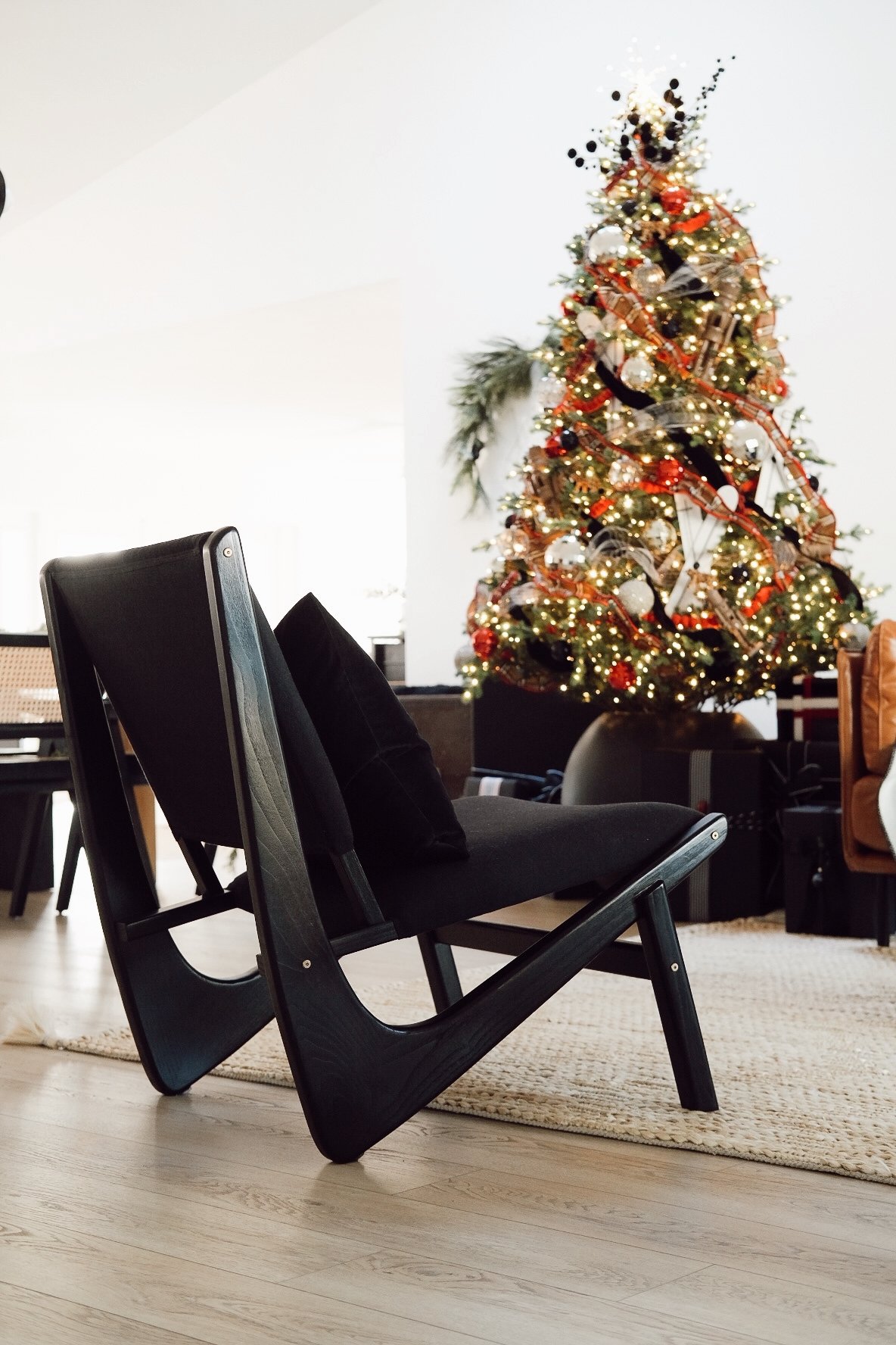 https://images.squarespace-cdn.com/content/v1/5449a23fe4b04f35b928c028/1639433126023-528Y4QH5MCOVN038DKVL/Me+%26+Mr.+Jones+Christmas+decor+2021.++Formal+living+room+with+Wells+sofa%2C+Loloi+Playa+rug%2C+micro+LED+Christmas+tree%2C+Noir+Boomerang+chairs%2C+and+DIY+abstract+artwork.5.jpg