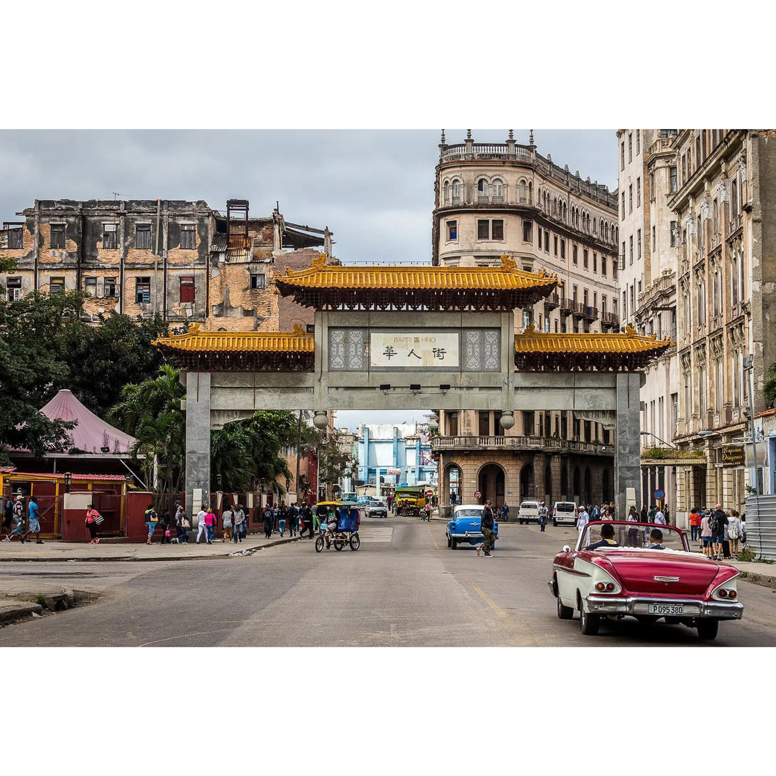 Driving Cuba - 24x16 Poster