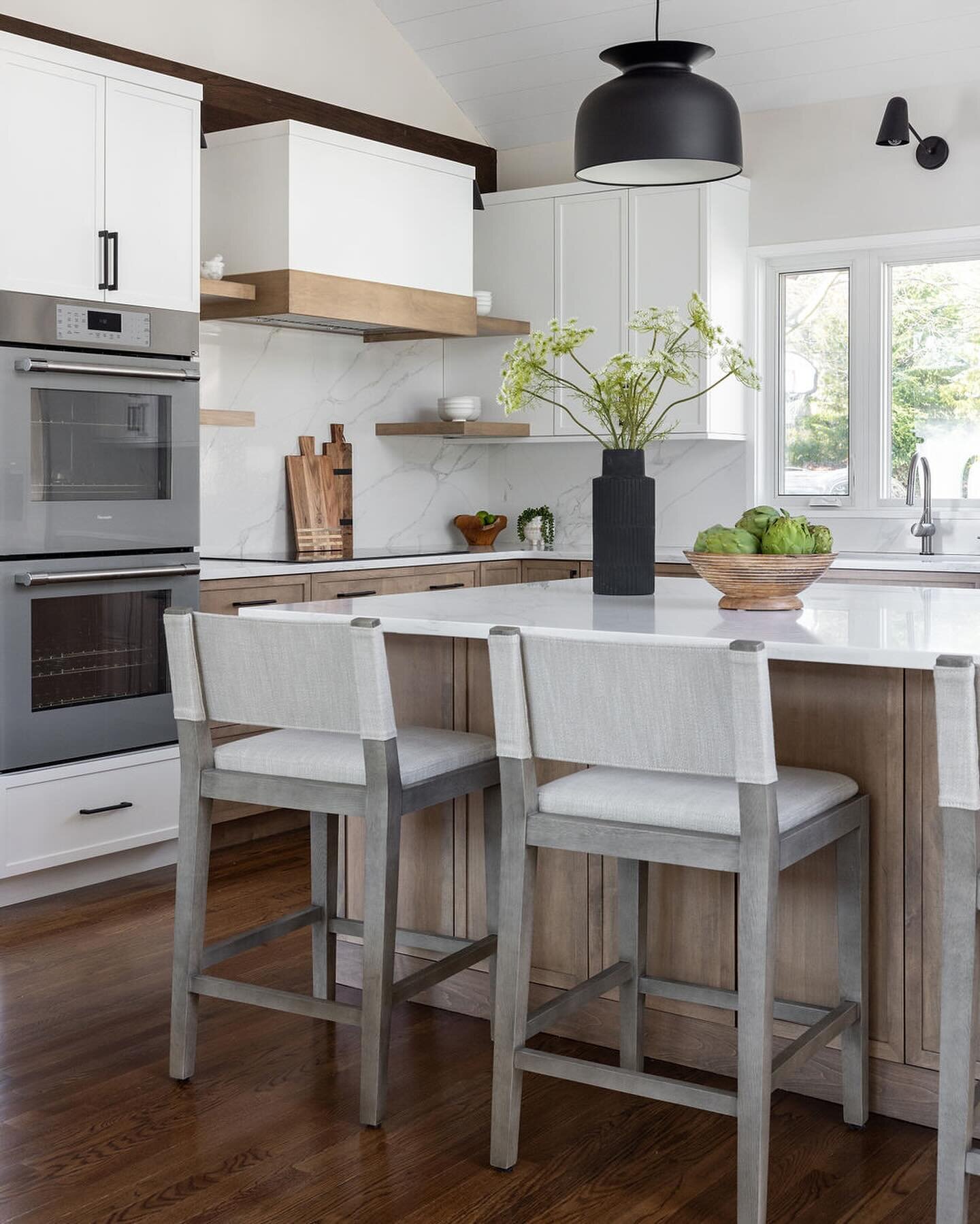 One of my favorite projects.  This architectural gem built in 1971 (a great year BTW 😜) was in desperate need of a kitchen overhaul.  So many structural details and plans behind making this gorgeous transformation: removing posts, a mudroom addition