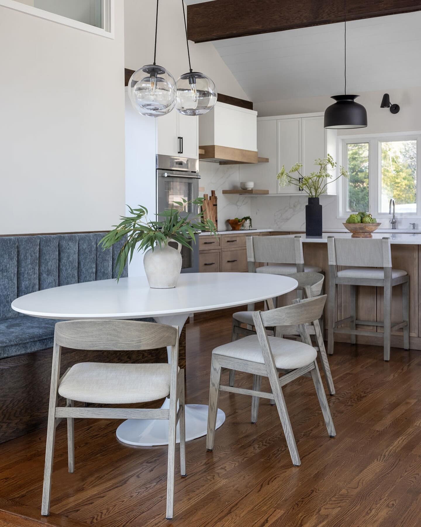 This channel tufted custom banquette, with a nod to the homes&rsquo; mid-century style, was carefully stained to match the existing beams and fabric chosen for its durability and performance.  Hidden details like ample storage under the liftable seat