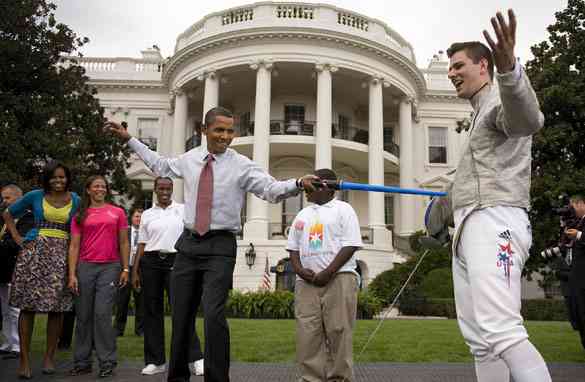 gal.obama.fencing.gi.jpg