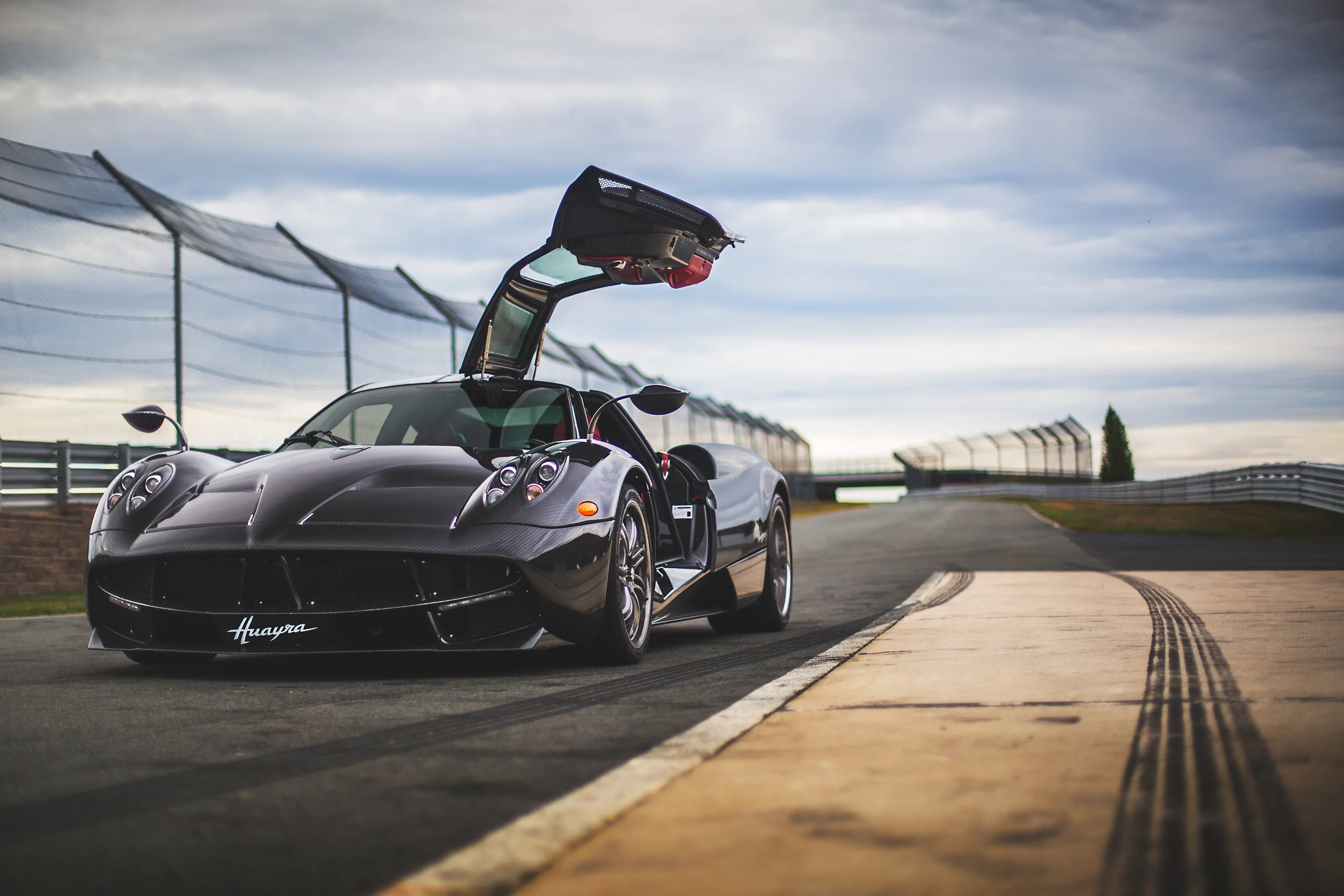 Pagani_1(flat_sharp).jpg