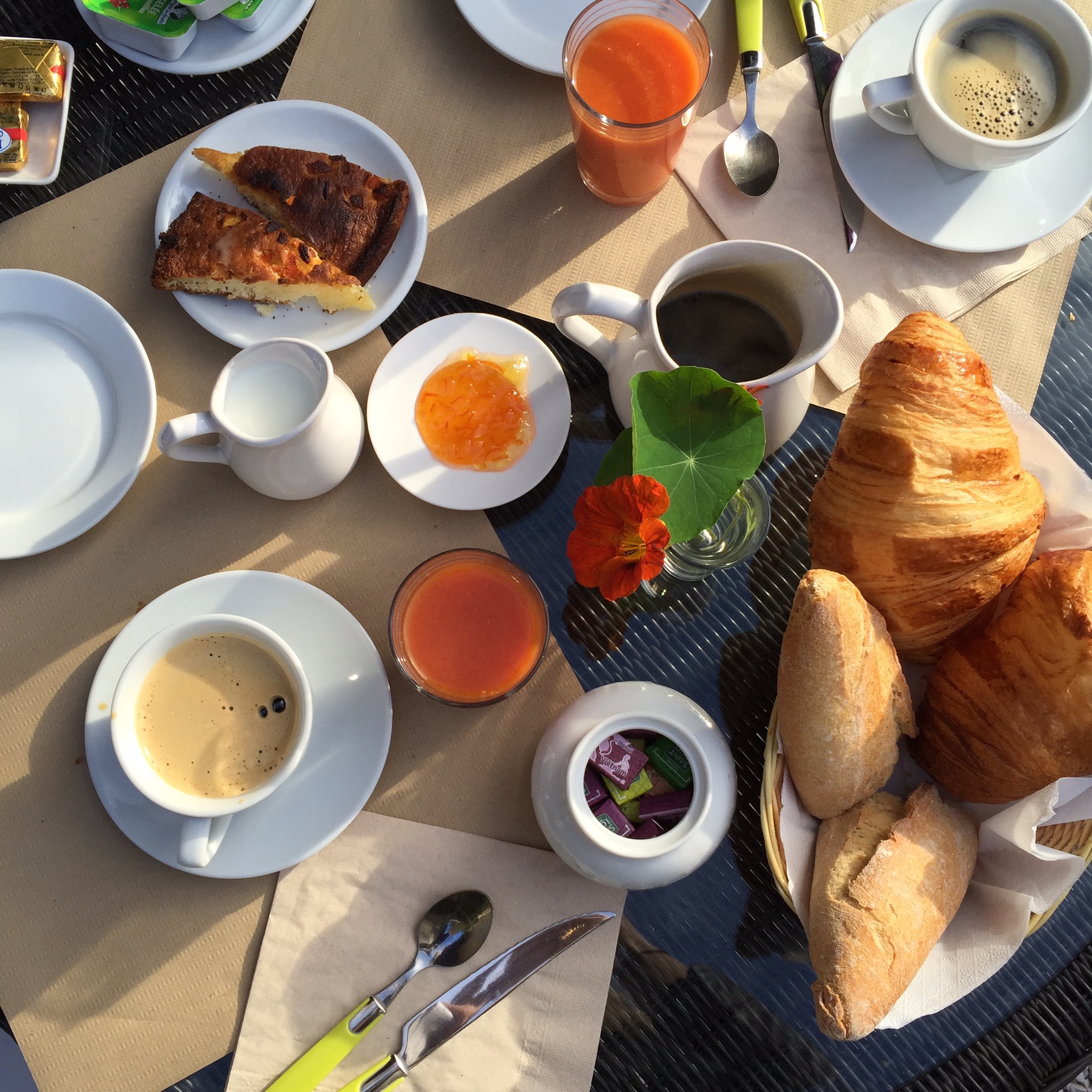 The continental breakfast spread | Photograph by Lauren L Caron © 2015