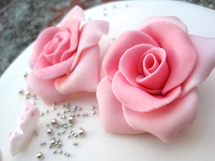 fondant pink roses.JPG