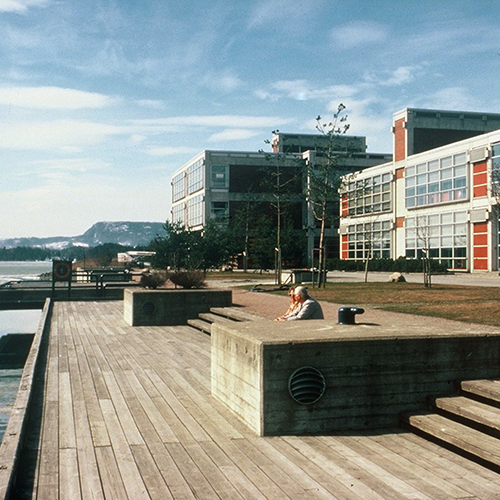 VERITAS ANLEGGET, TRINN 1, HØVIK + BETONGTAVLEN 1977
