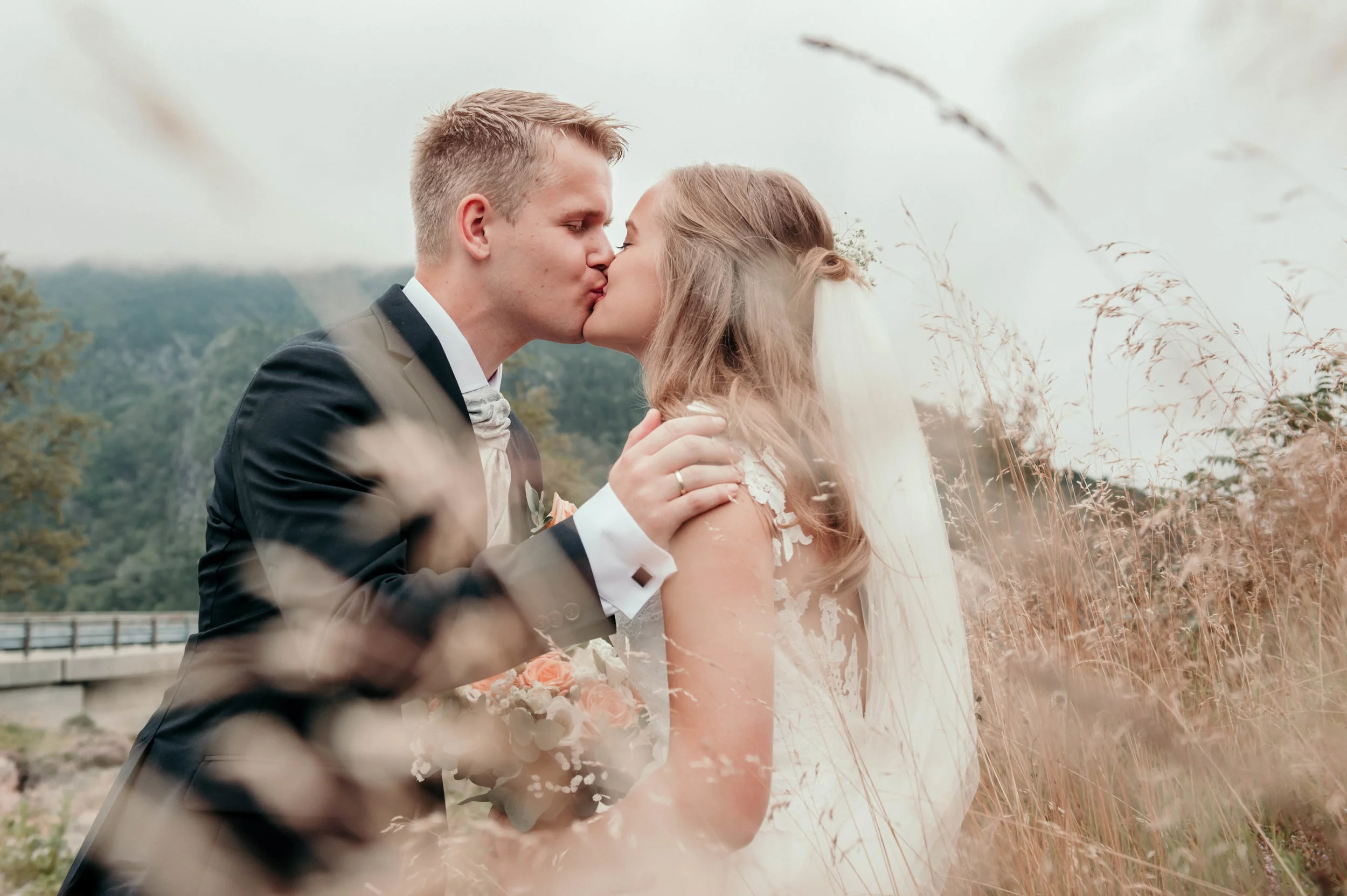 Anita + Ingebrigt   //  bryllupsfotografering på Masfjornes