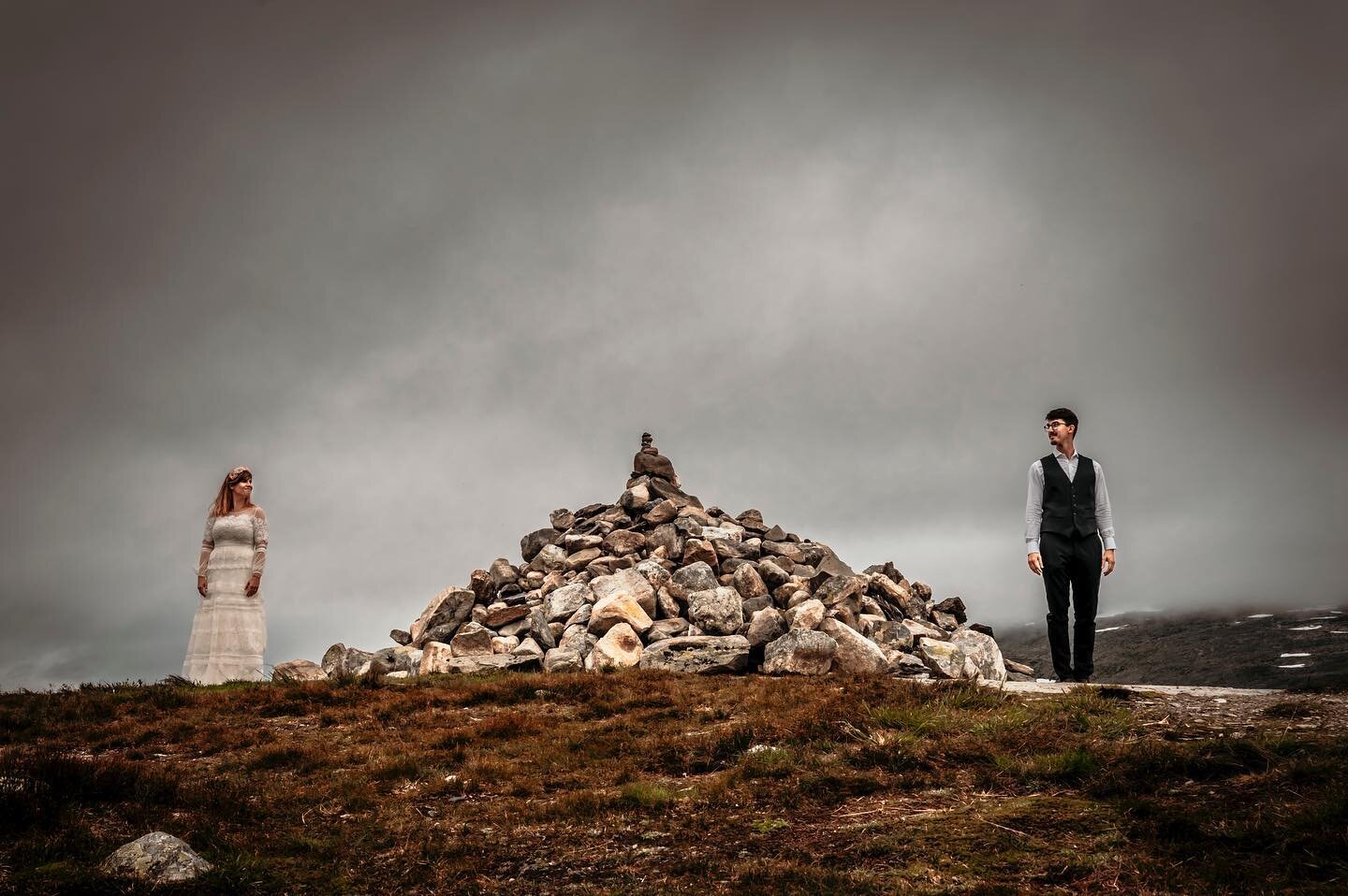 Janos and Saci didn&rsquo;t tell their parents that they were getting married on their family trip to Norway, but they figured it out when they sent a photo of their wedding attire when going through security at the airport.
I had the pleasure of spe