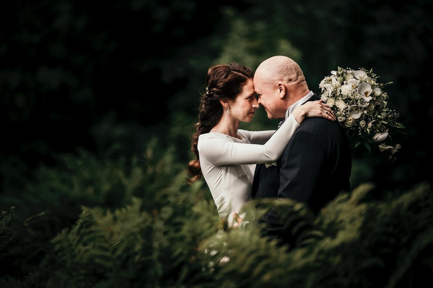 Photographing friends is about the scariest thing I do, and I don&rsquo;t do it often. But when Liv Ellen and Frode asked me to document their wedding, I couldn&rsquo;t say no.

This warm and including couple know pretty much everybody in town, but h