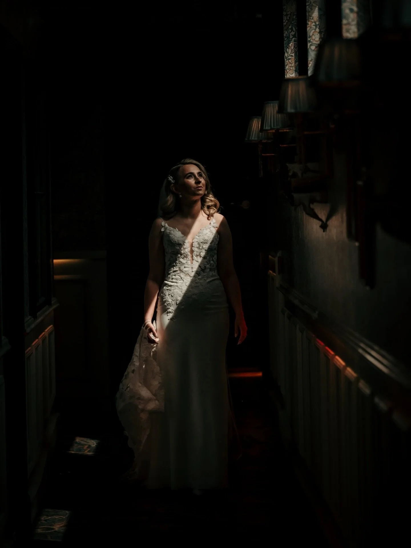 Only moments before her &lsquo;I do&rsquo; on the way to church, I had to get this photo of Ingelin as she walked through this beam of light.

Unplanned moments like these are always my favorites ❤️

#bryllupsfotograf #brudekjole #&oslash;yeblikk #we