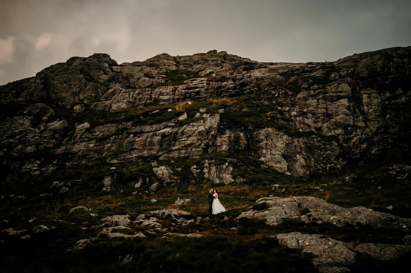Escape with me..
Wether it is an elopement in the Norwegian mountains, or just a quiet time to have your wedding photos done.
You deserve some time to yourself, to just enjoy the moment ❤️

#bryllupsfotograf #fotografbergen #bergenbryllup #norwayelop