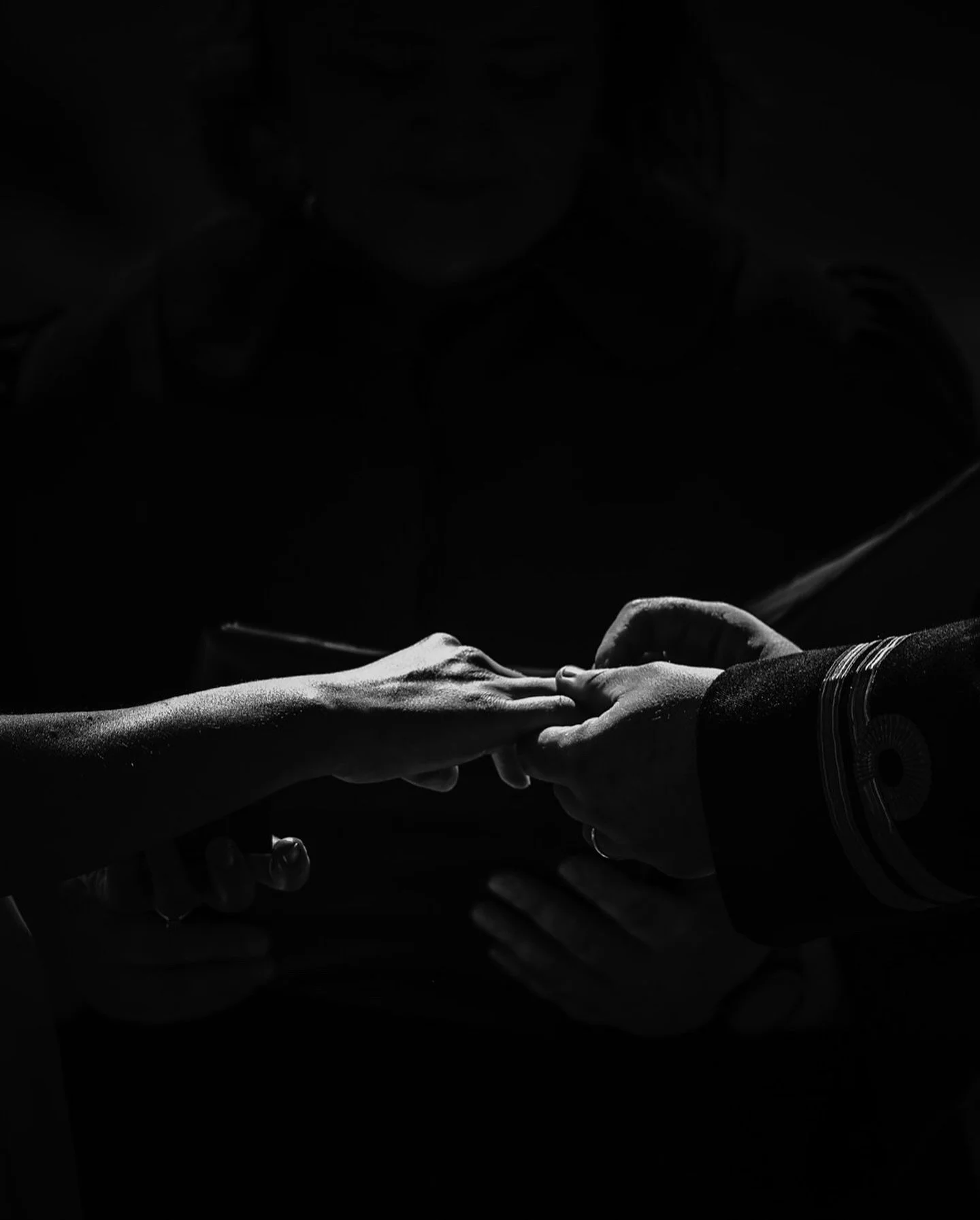That magical moment, the quiet one, as if everyone is holding their breath..

#weddingring #weddingphotography #norwayelopement #shesaidyes #bryllupsfotograf