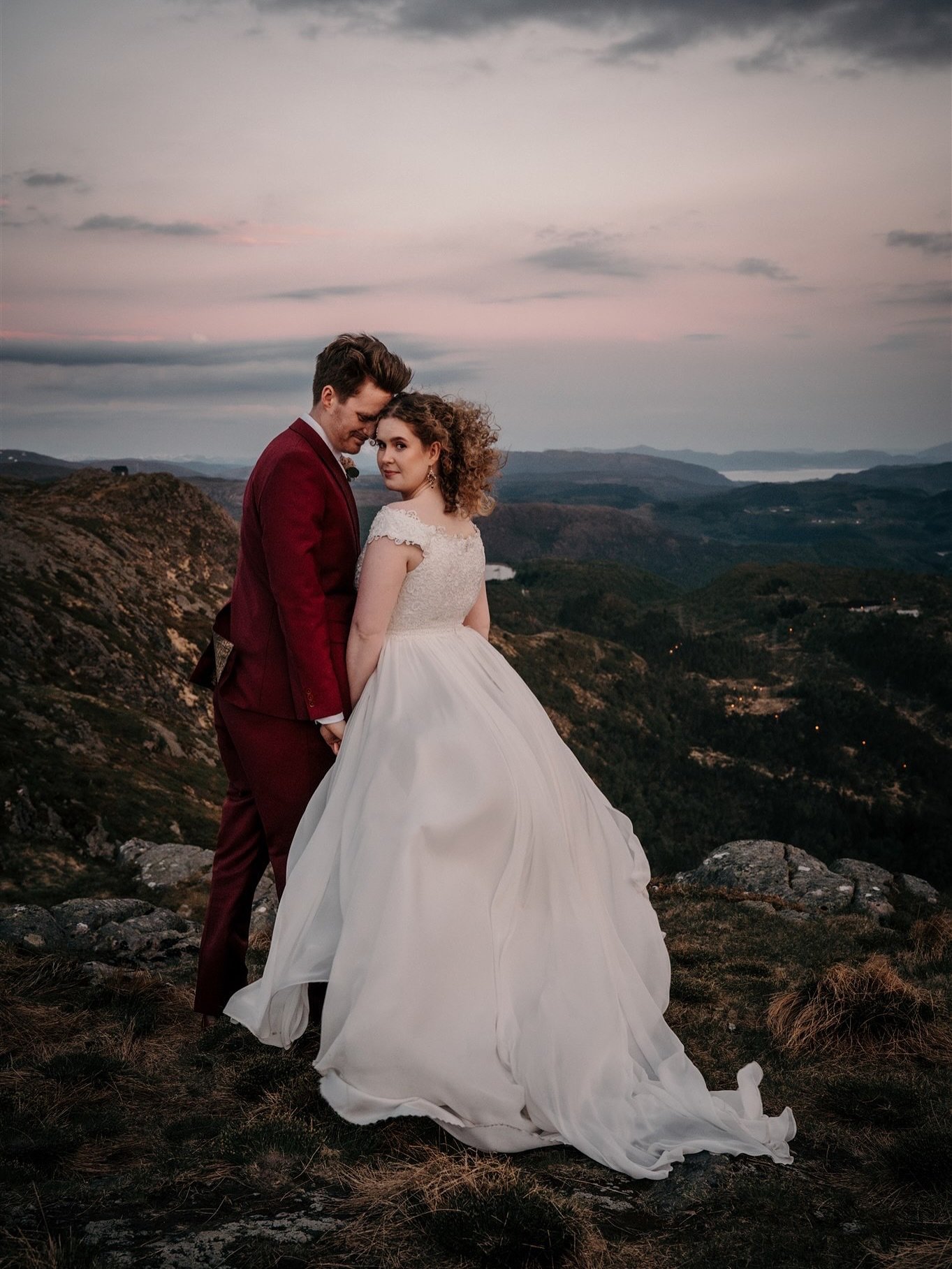 We went up a mountain as the night settled, just to make something beautiful. 
June and Christian brought the kind of energy that makes even the coldest night feel warm. I yearn for more adventures that takes my breath away like this one did.

I you 