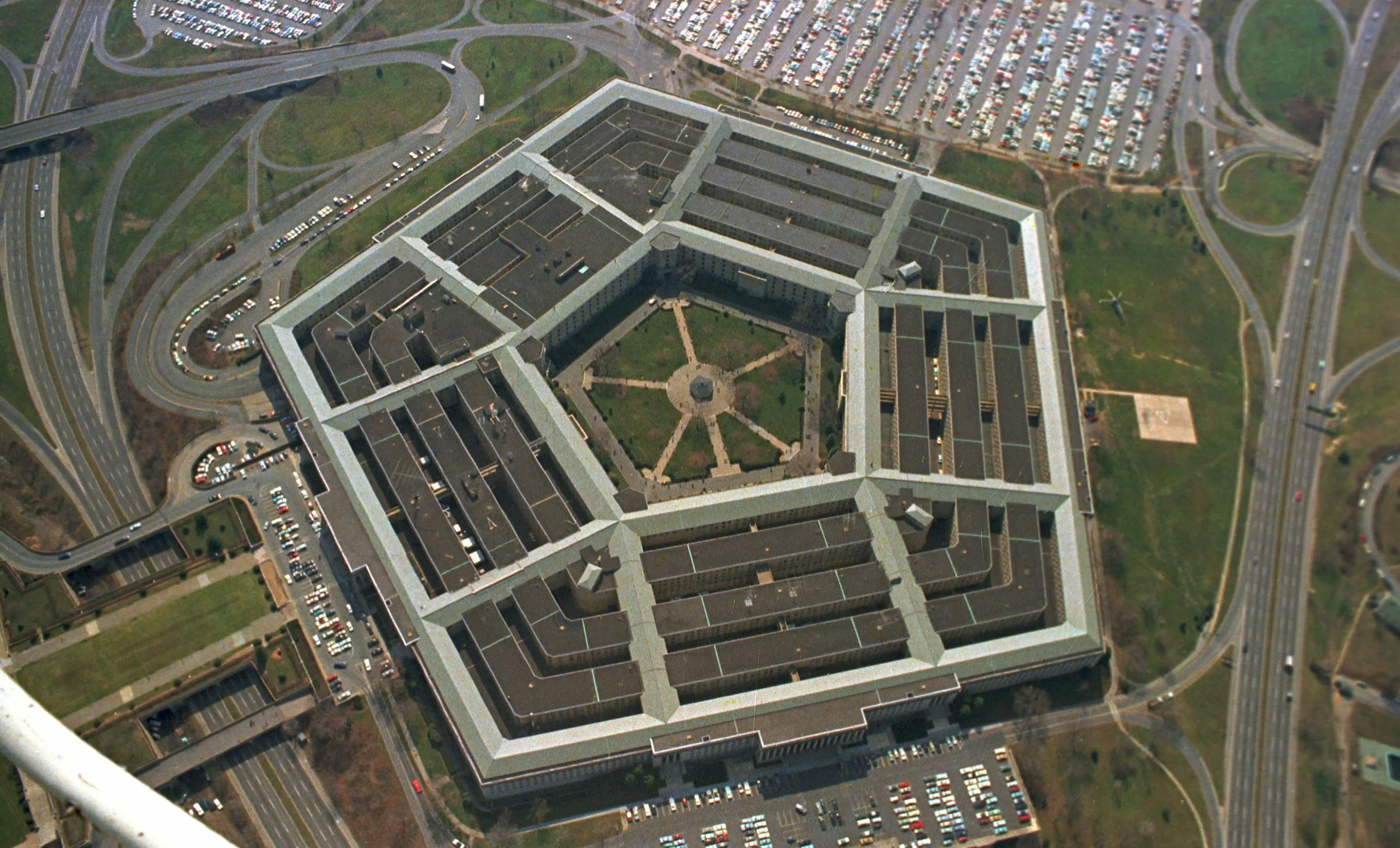 Brief 2019 Overview On The Pentagon, The White House and President Trump