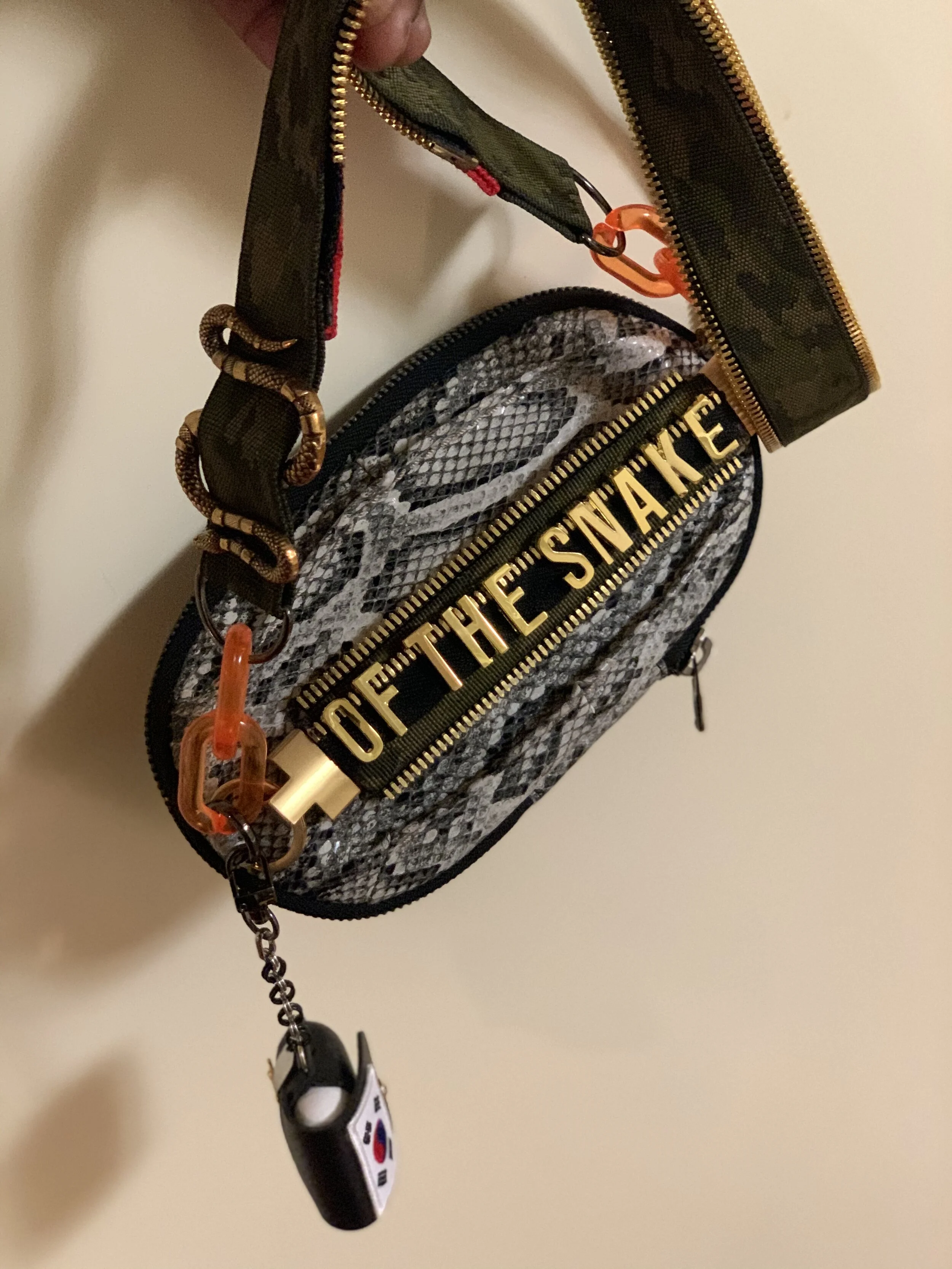 D052A326-CB6E-4EB2-BB97-ED2328222157