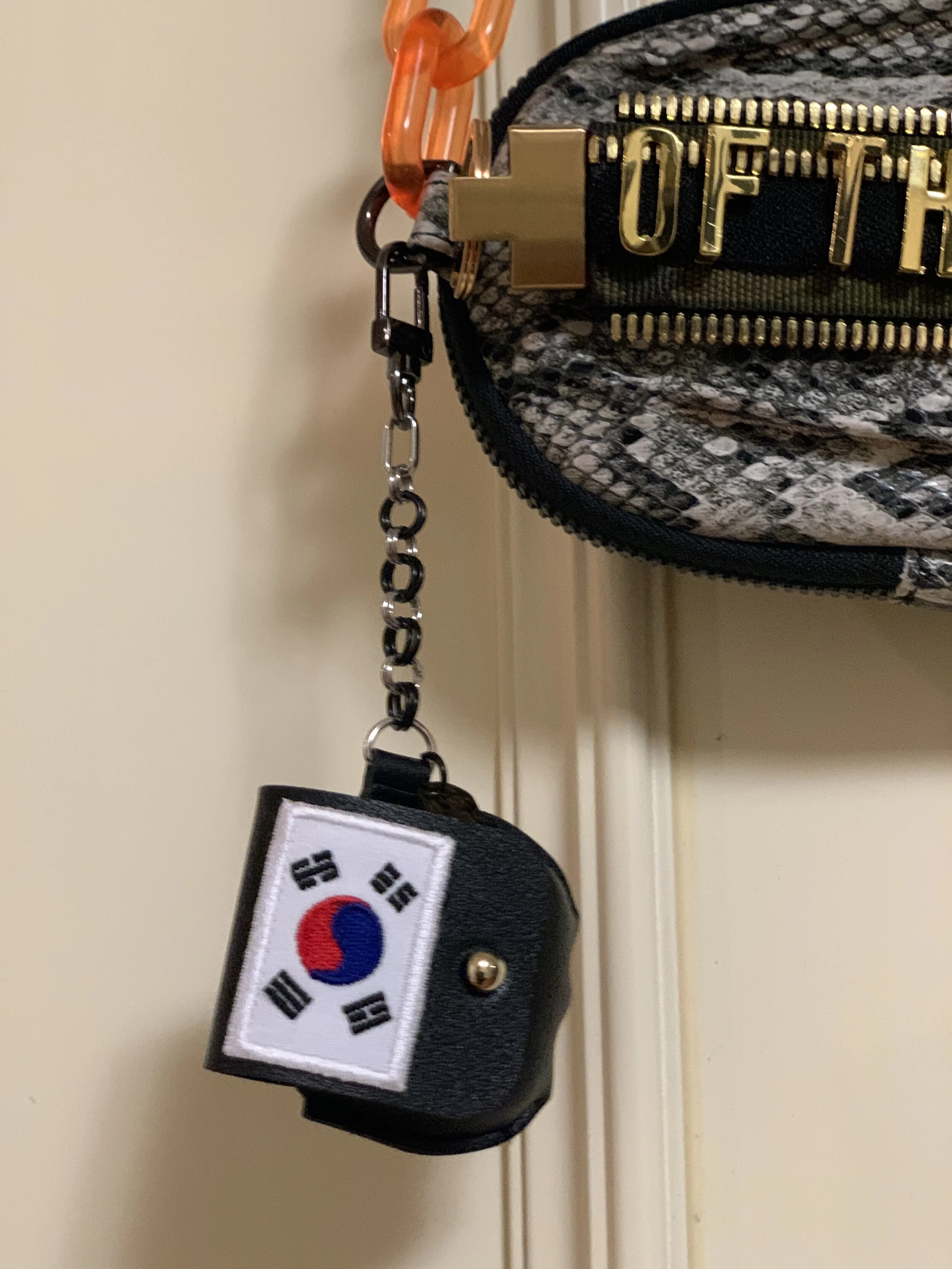 1DB63DFE-AFFD-4F0D-B690-8F87BA4FB68E