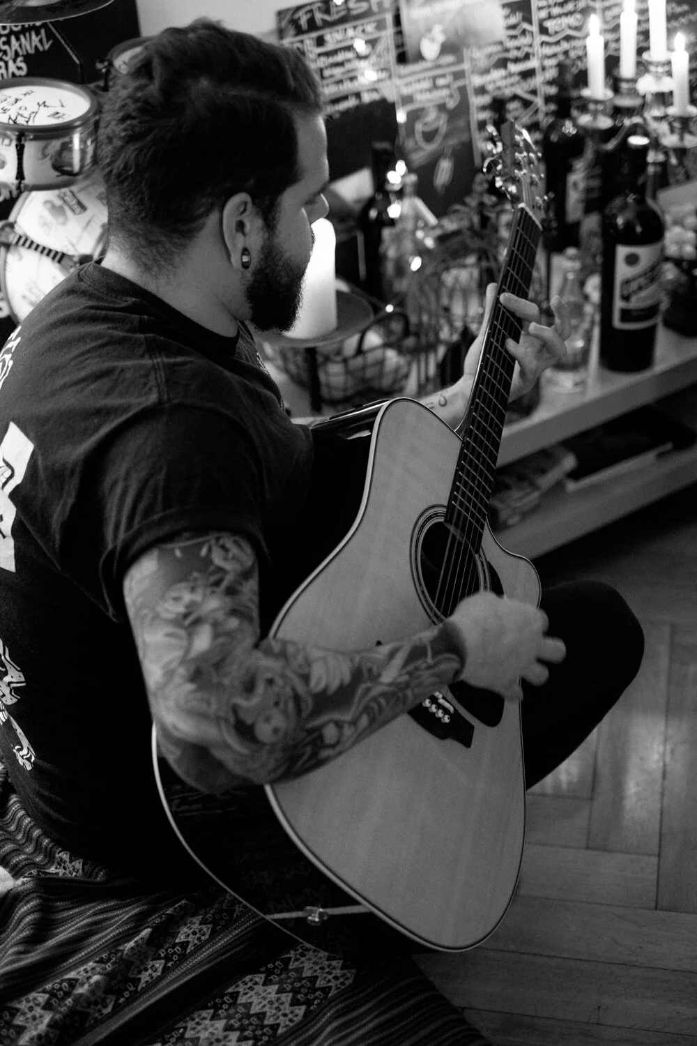  El placer - Zurich, Switzerland  Rock n roll, live music, fresh food 