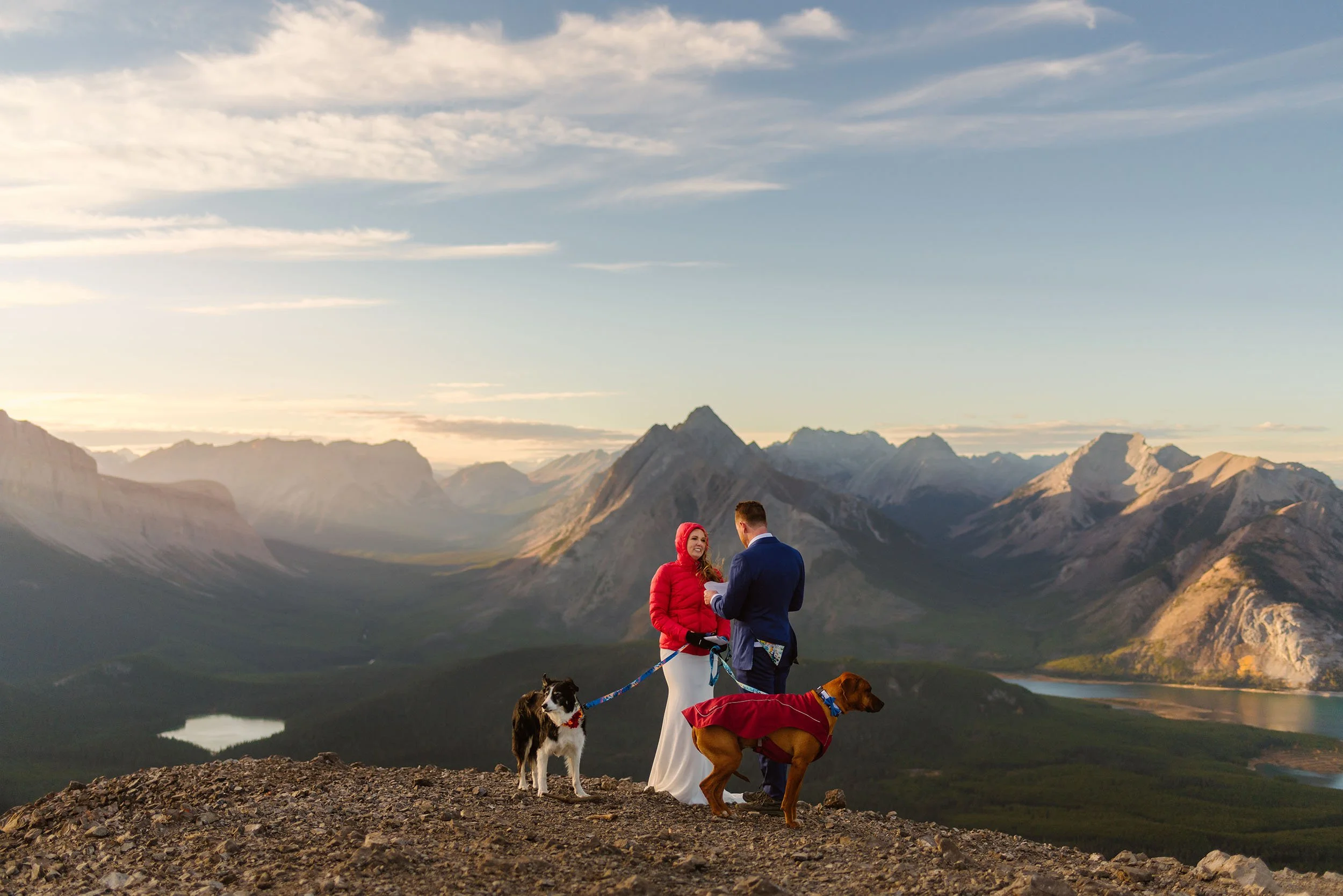 Alyssa-Toby-Fall-Hiking-Adventure-Elopement-Kananaskis281-2500px.jpg