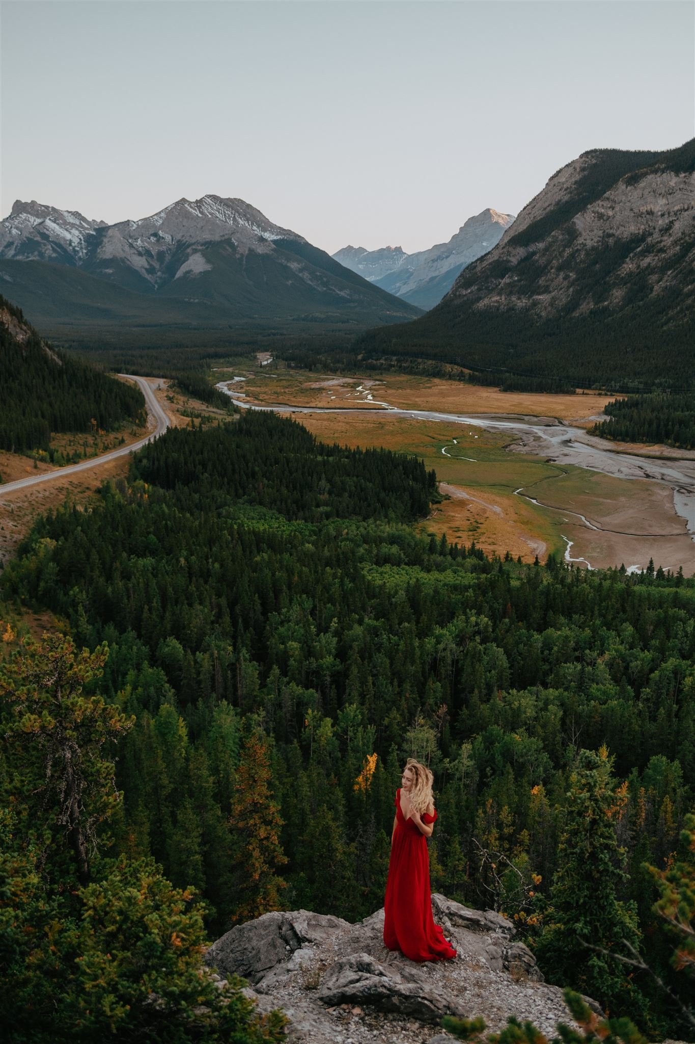 Victor-Melanie-Sunset-Hiking-Adventure-Session-Kananaskis-Country-076_websize.jpg