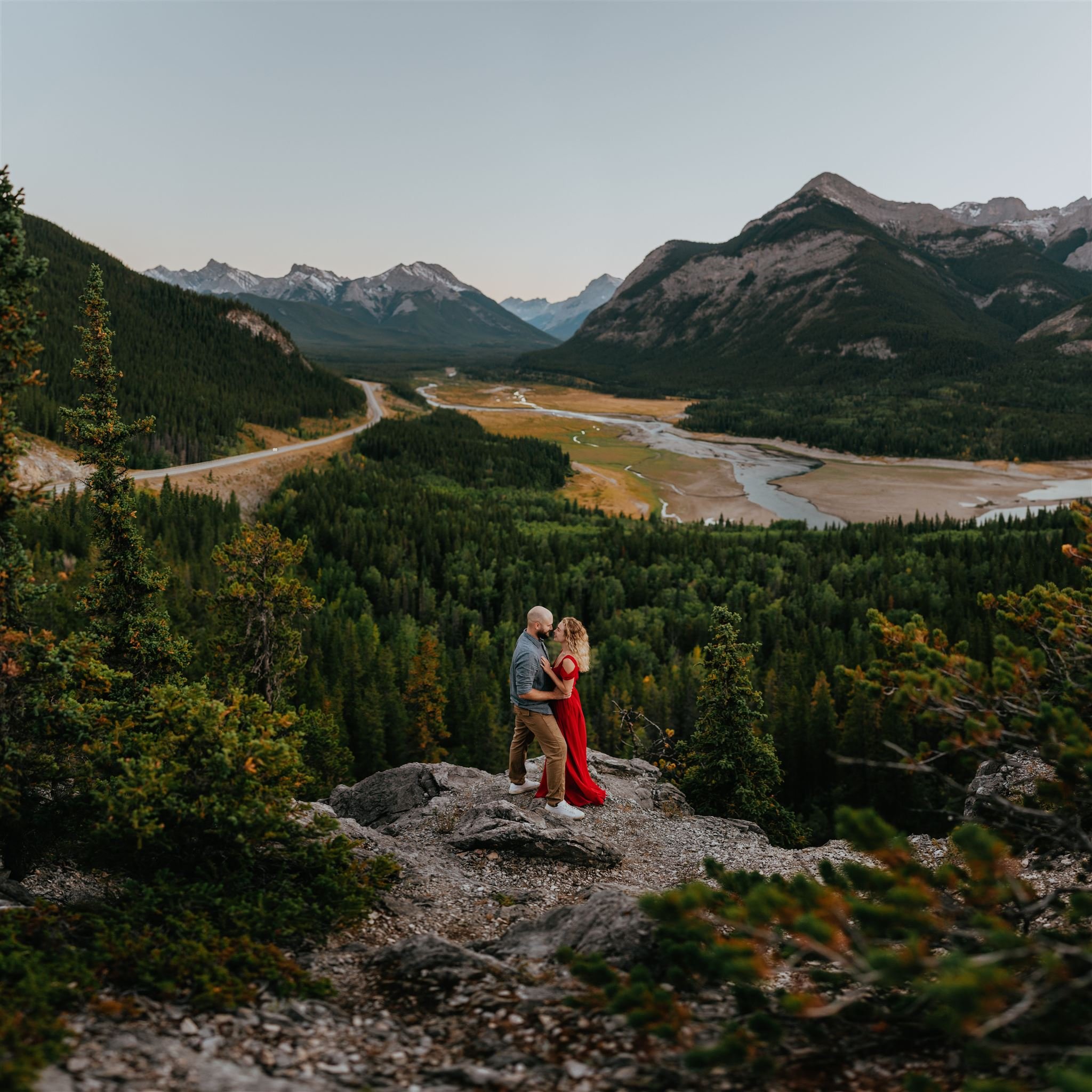 Victor-Melanie-Sunset-Hiking-Adventure-Session-Kananaskis-Country-078_websize.jpg
