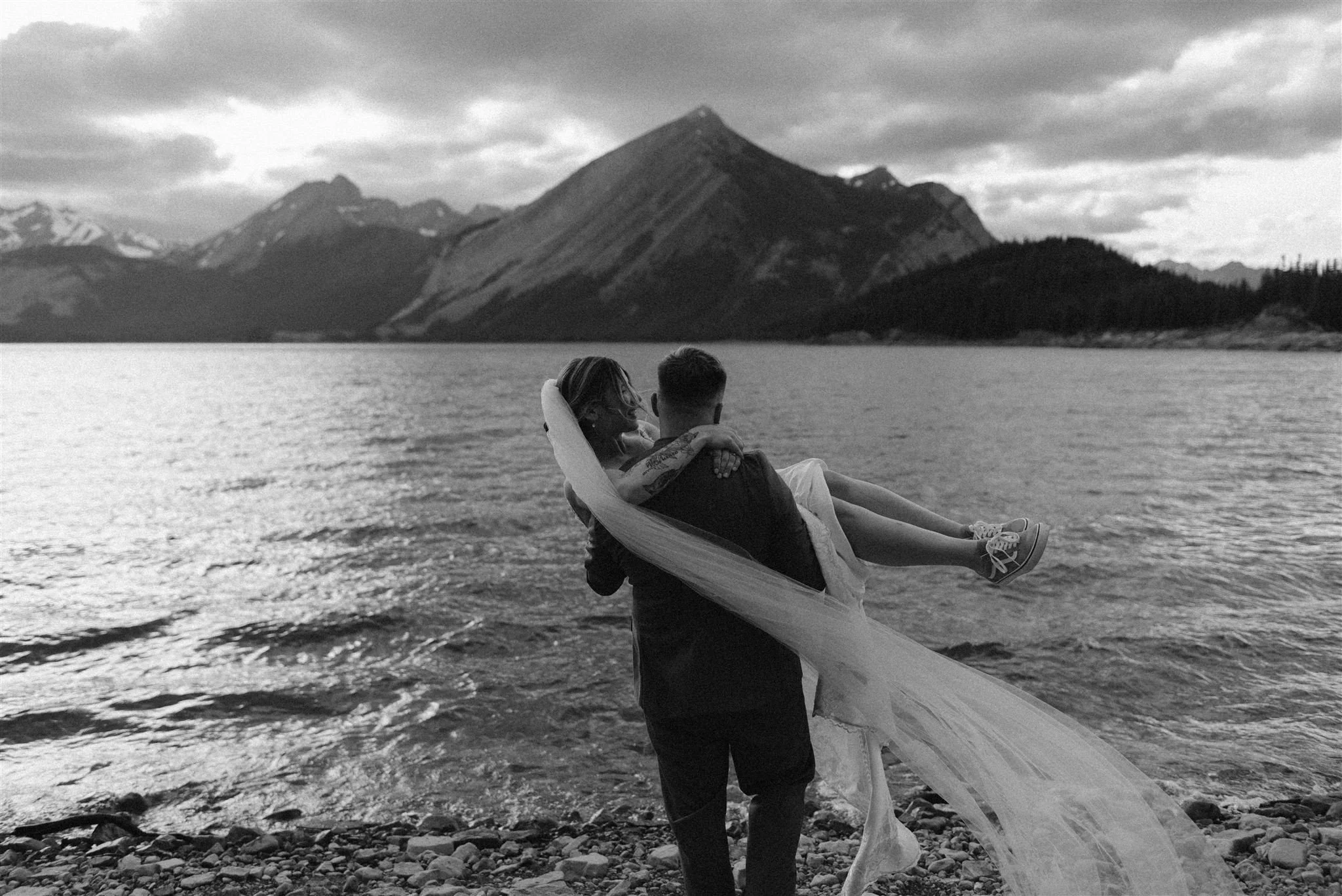 Sarah-Alex-Kananaskis-Adventure-Hiking-Elopement-436_websize.jpg