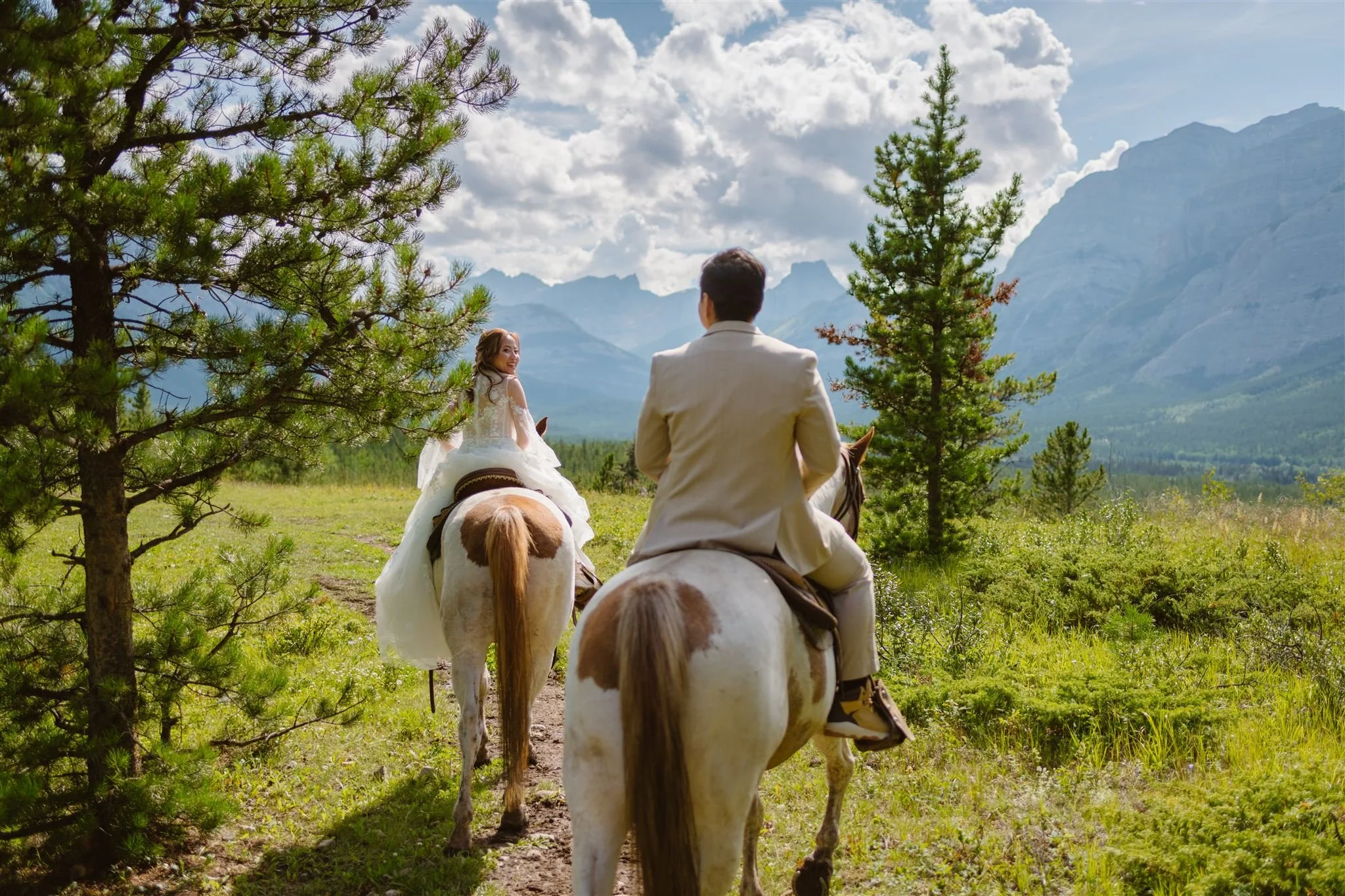 Eva-Oscar-Kananaskis-Horseback-Riding-Adventure-Elopement-74_websize.jpg