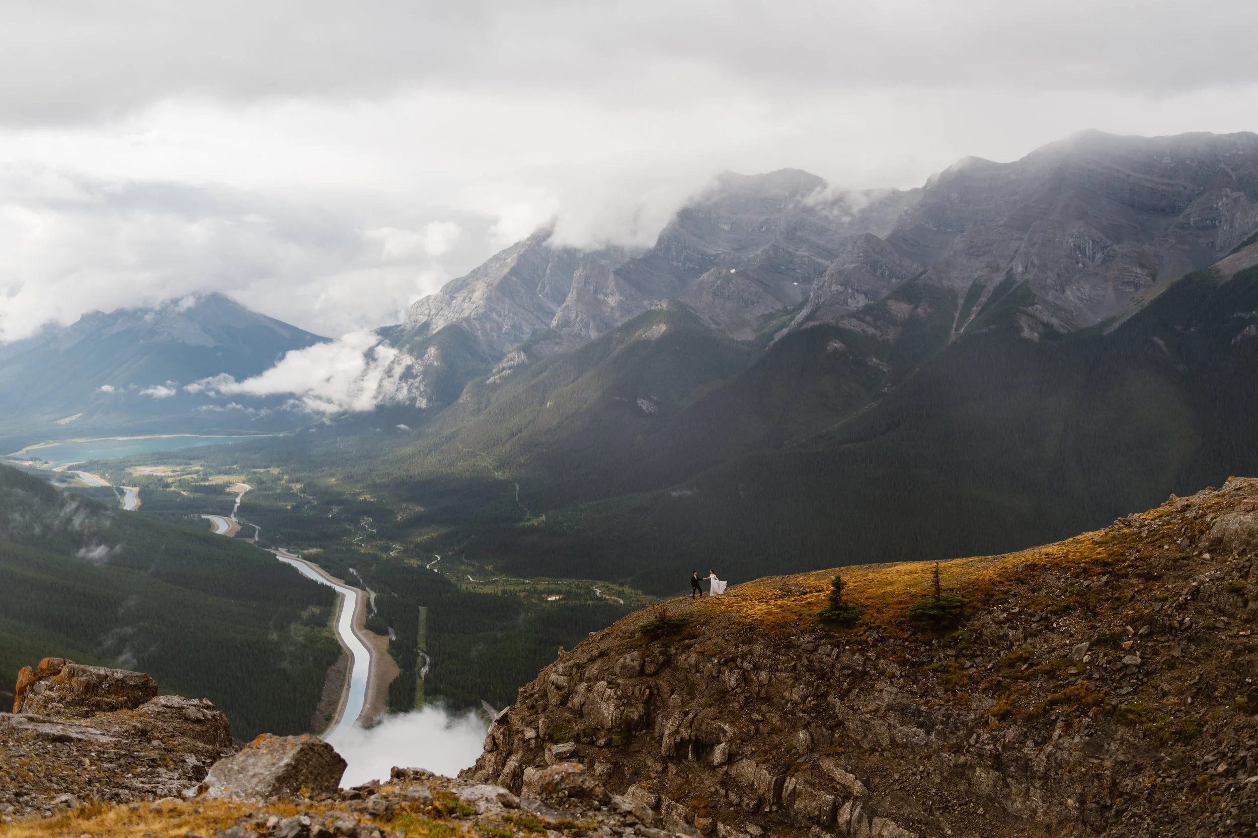 Anna-Jonathan-Sunrise-Hiking-Adventure-Elopement-EEOR-Canmore-Kananaskis-274.jpg