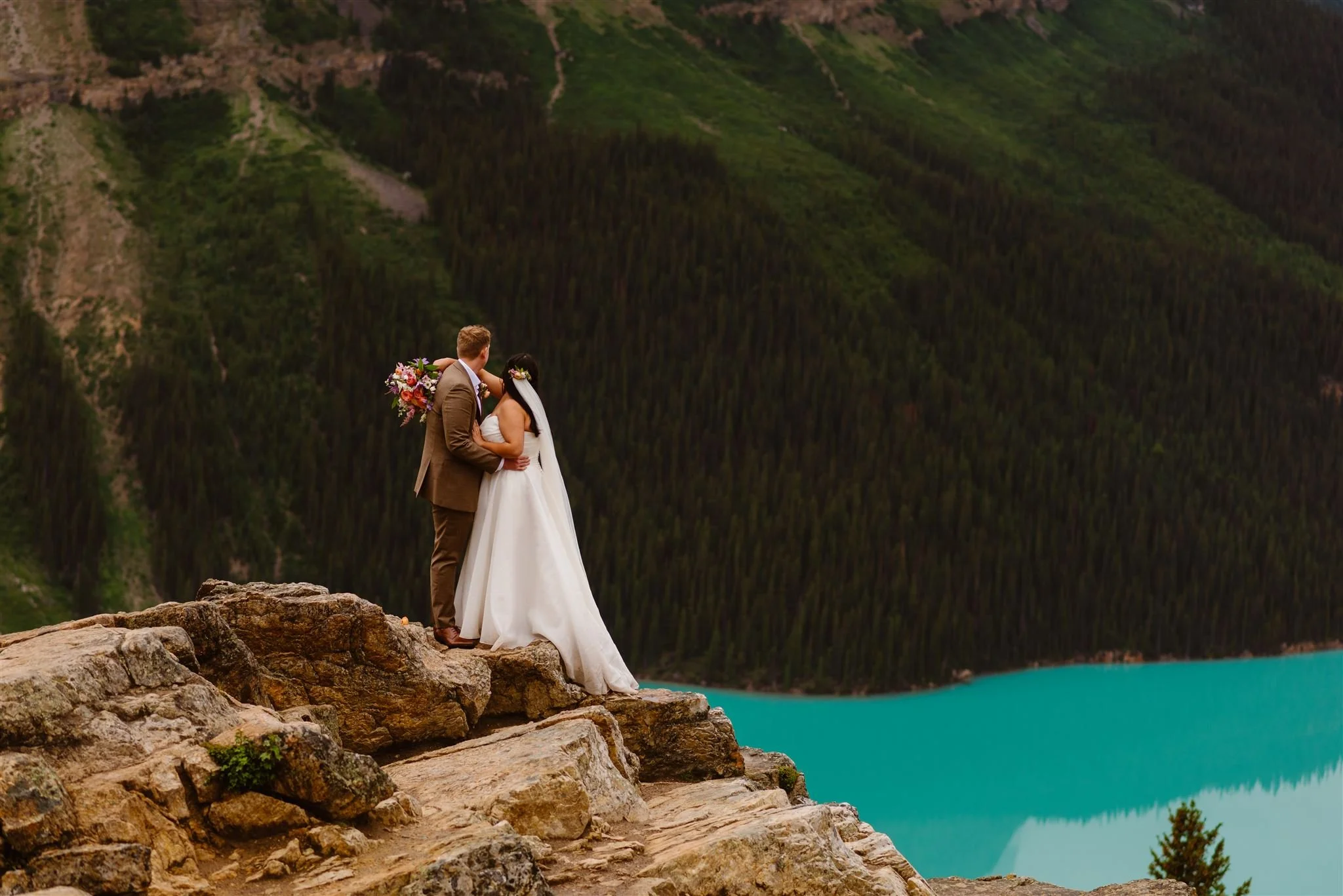 Sydney-Christian-Banff-Sunrise-Elopement-325_websize.jpg