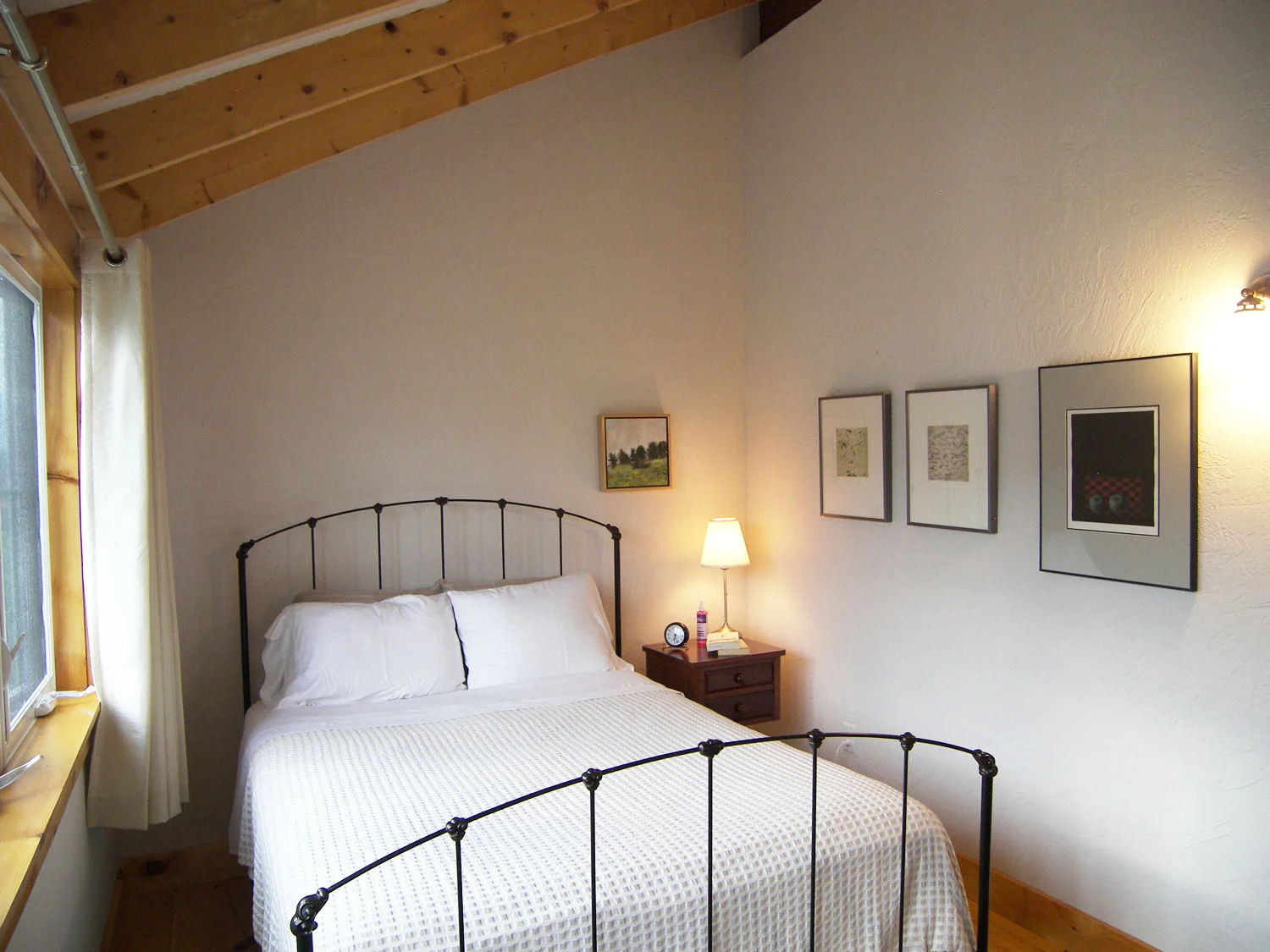 Available now: Studio 1 Bedroom Apartment