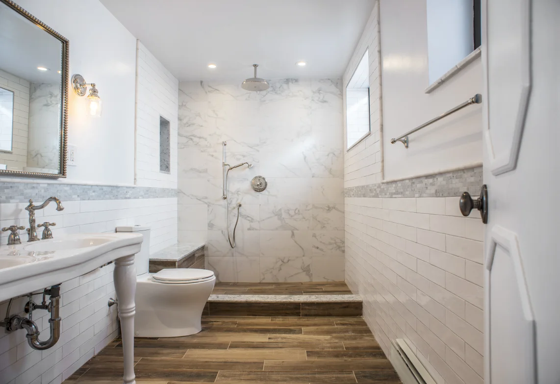 Bathroom (2).jpg