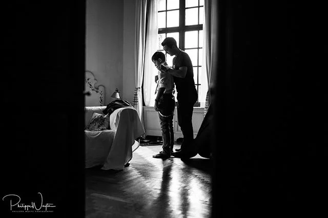 Dressing up his son for his wedding :) #huwelijk #verloofd #huwelijksfotograaf #weddingphotographer #weddingphotography #destinationwedding #destinationweddingphotographer #ocean #bluewater #canon #weddingdress #weddingring #sayyes #bruidsmagazine #m