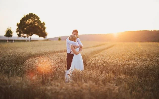 Really loved shooting this wedding in champagne / france! Weather was perfect, location was epic en the couple was stunning ;) #marriage #champagne #rennepont #cornfield #sunset #weddinginfrance #destinationwedding #destinationweddingphotographer #de