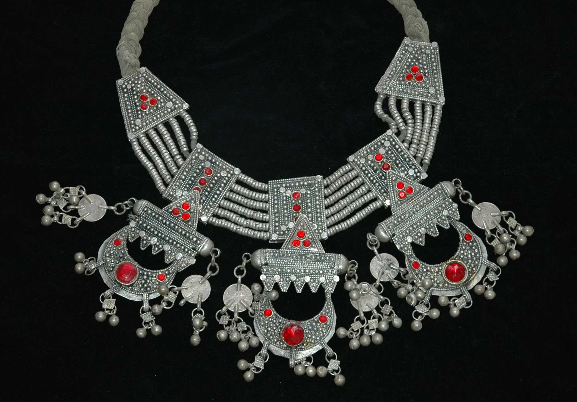 Necklace-made-by-silversmith-from-Wasab-for-customer-in-Najran,-Saudi-Arabia.jpg