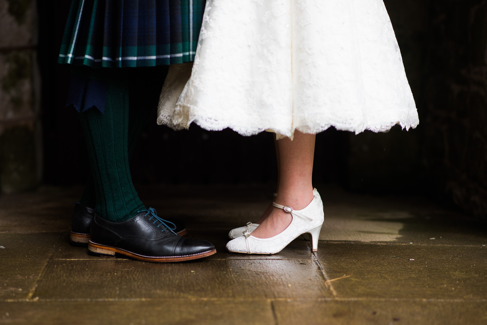 Wedding couple at Doune Castle