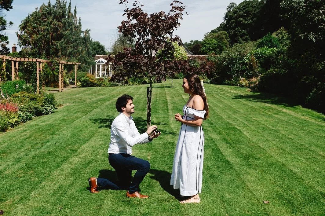 Gustavo proposed to Thelma and she said YES!! 💍 All the way from Mexico to a secret walled garden in Scotland, Gustavo had it all planned out. After he popped the question they enjoyed a @scottishwildpicnics feast before I took them off the a couple