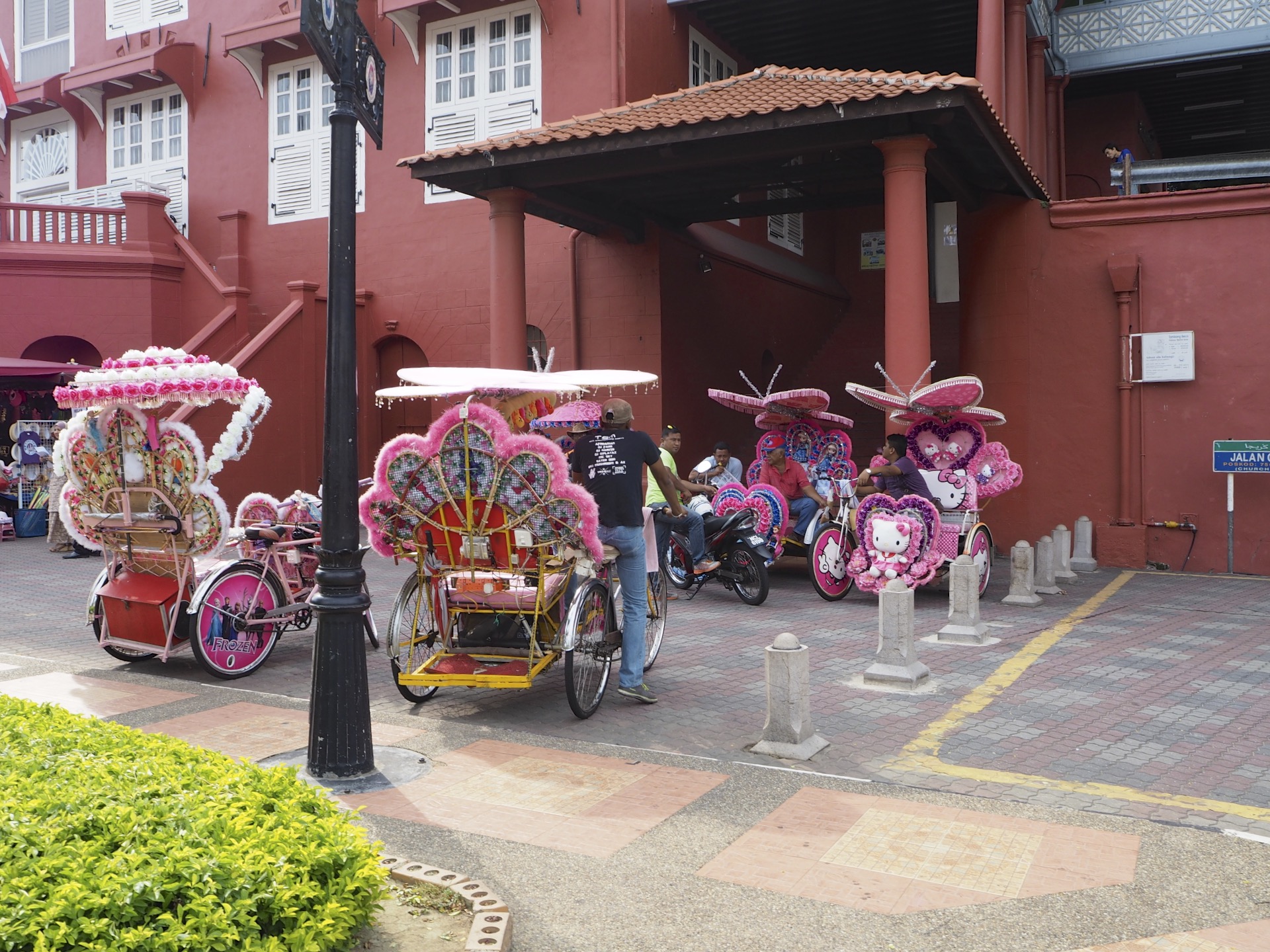 Trishaws muy coloridos