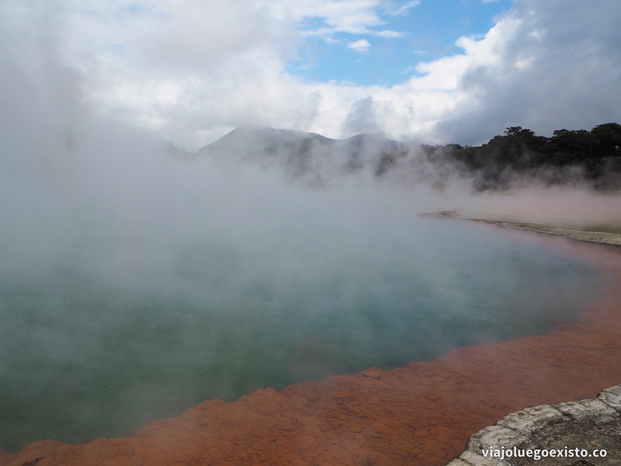 Champagne pool