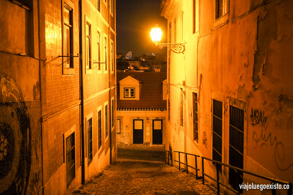  Barrio de Mouraria de noche. 