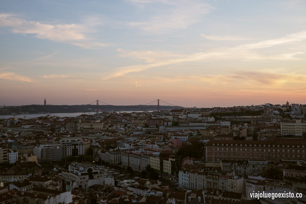  Vistas desde el mirador de Senhora Do Monte, el más alto de todos los miradores de Lisboa. 