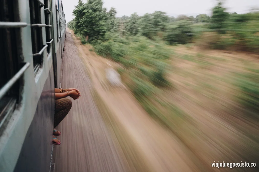 Trayecto de tren en la India. Ejemplo de cómo captar el movimiento: f/4,5 - 1/6s - ISO 800 - 23mm