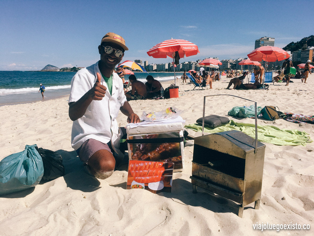  Asando queso al momento, en Copacabana 