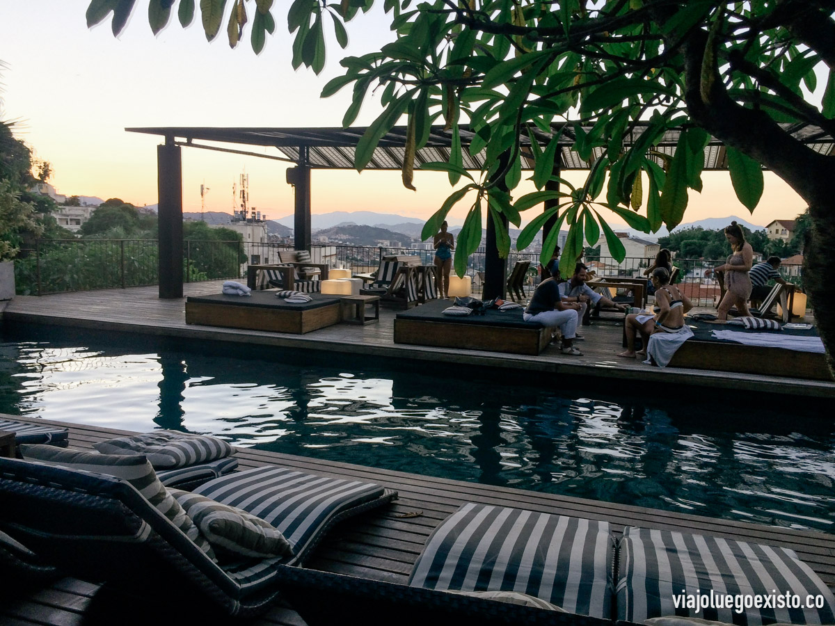  Terraza con piscina del MGallery Santa Teresa Hotel, un sitio ideal para ver la puesta de sol 