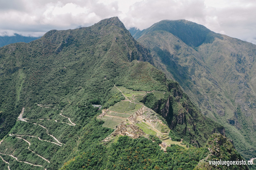  Vistas de Machu Picchu desde la cima del Wayna Picchu, increíble las construcciones entre montañas 
