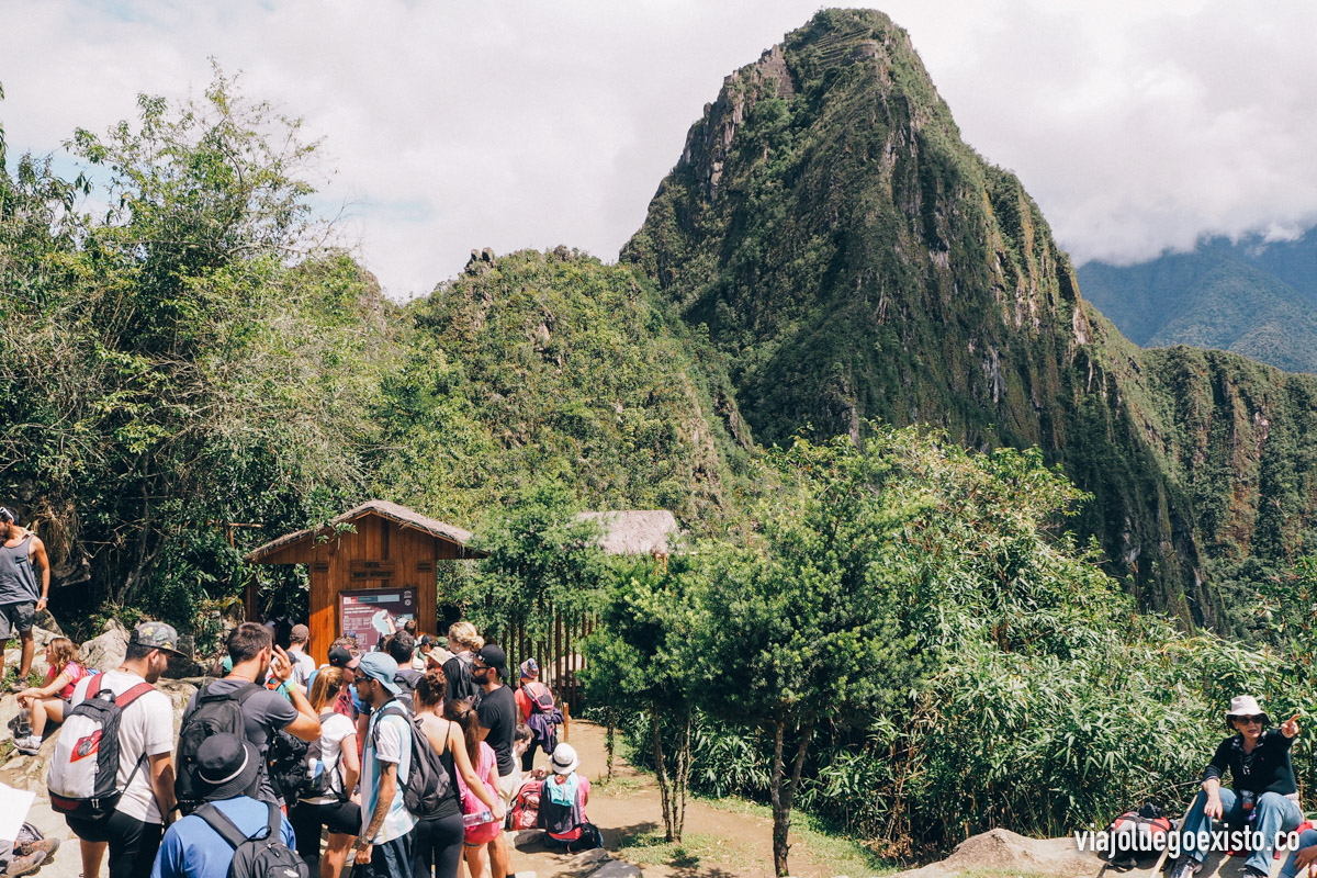  Gente esperando para subir al Waynapicchu 