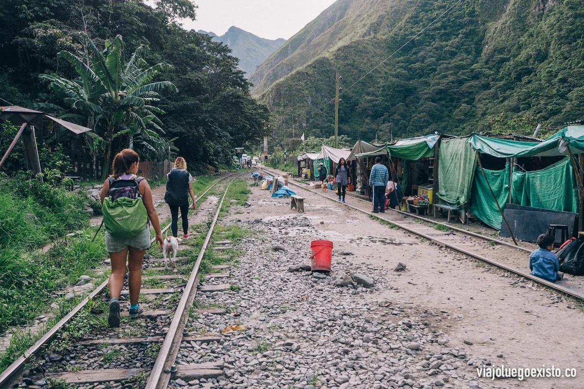  Esta foto es del día que volvimos, cerca de la hidroeléctrica hay puestos de gente que vende comida 
