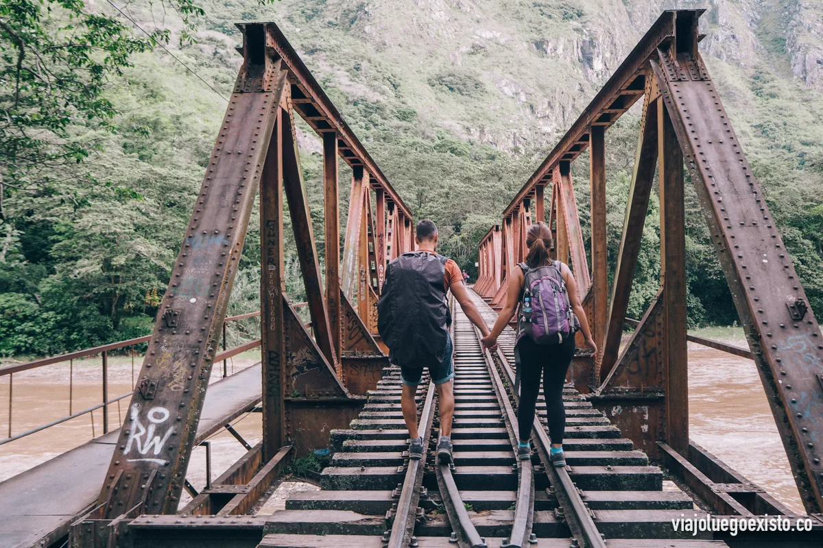  Este puente es muy fotogénico, aunque hay que pasar por la pasarela que está a los lados de las vías 