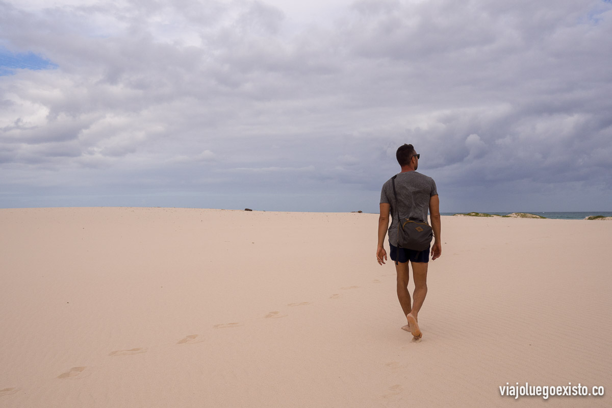  Subiendo las dunas de Bazaruto para poder admirar el otro lado de la isla 