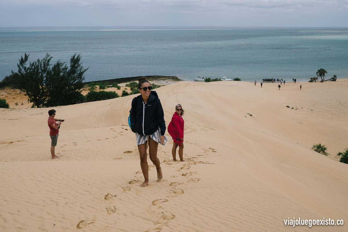  Subiendo las dunas de Bazaruto para poder admirar el otro lado de la isla 