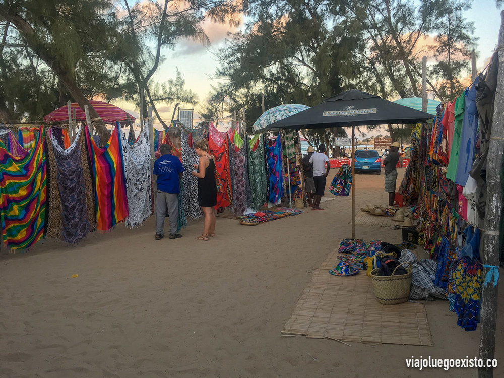  Mercado de artesanía de Tofo 