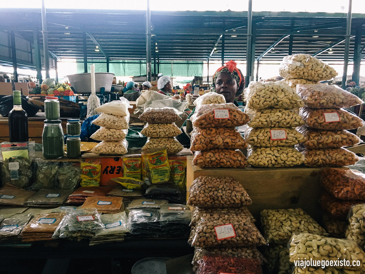  Puesto de frutos secos y especias en el Mercado Municipal 
